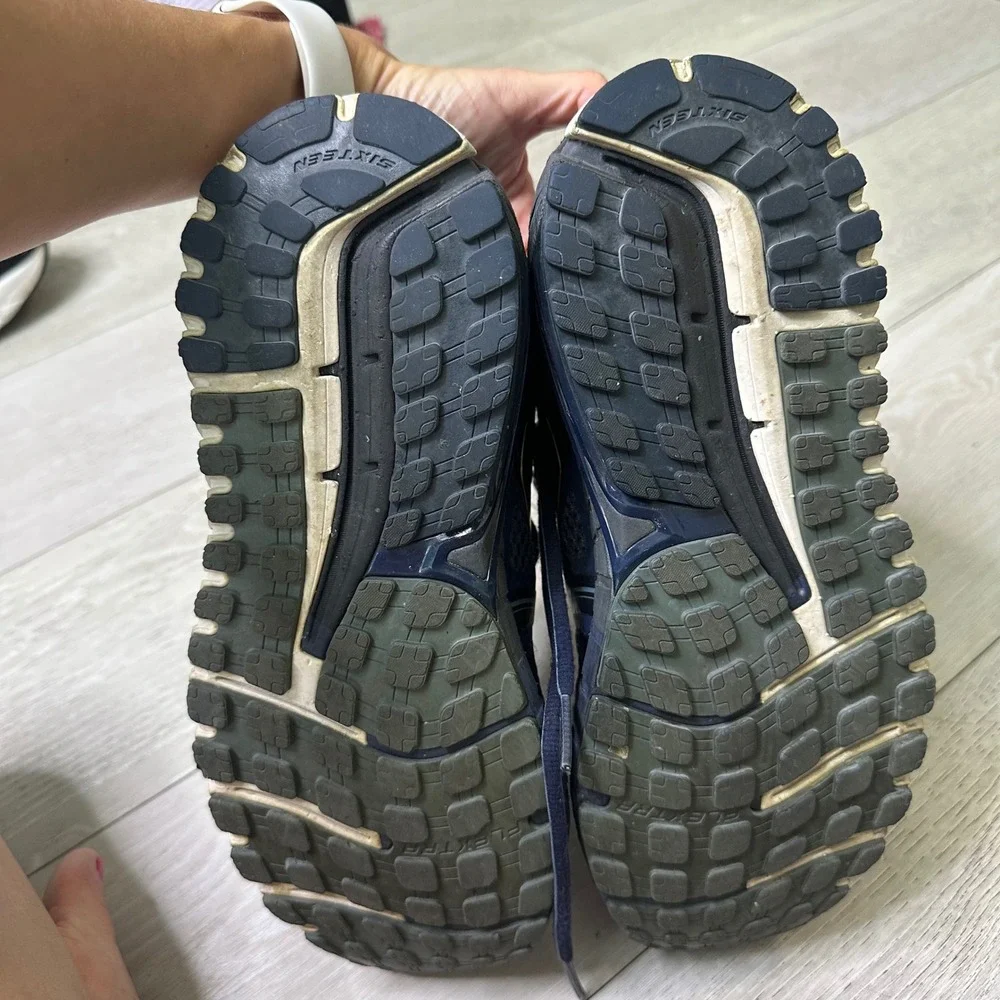Brooks Beast 16 Men's Road Running Shoes in Peacoat Blue gold size 10 extra wide